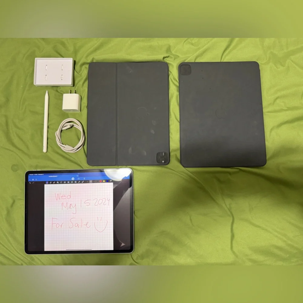 iPad Pro 12.9 (4th Generation) Bundle